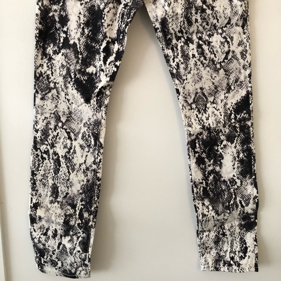 Elizabeth and James Deb Snake Print Jeans 26 - Picture 6 of 9